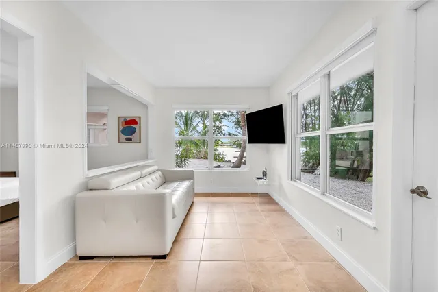 $25,000 | 2500 Northeast 199th Street, Miami, FL 33180