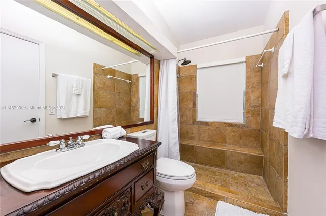 $25,000 | 2500 Northeast 199th Street, Miami, FL 33180