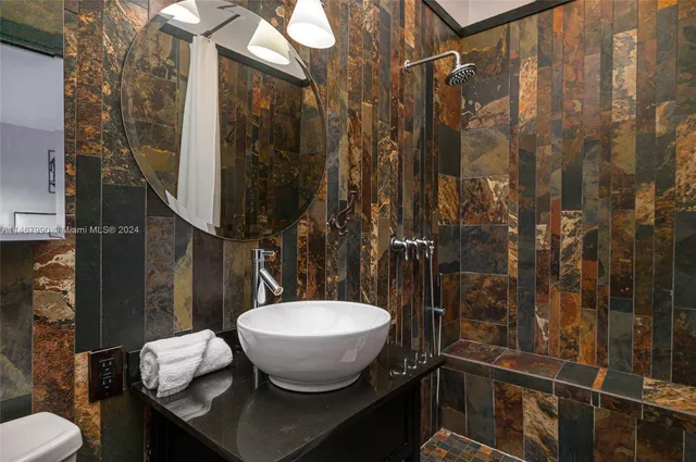 $25,000 | 2500 Northeast 199th Street, Miami, FL 33180