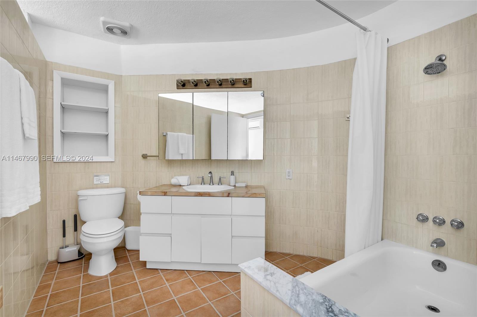 2500 Northeast 199th Street Miami, FL 33180 - Photo 50 of 72