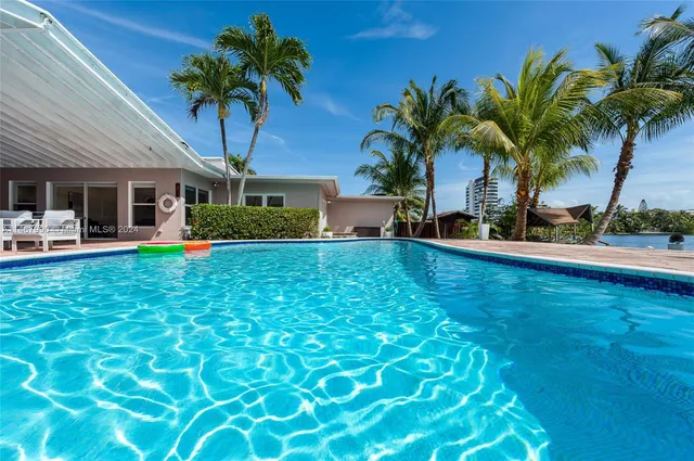 $25,000 | 2500 Northeast 199th Street, Miami, FL 33180