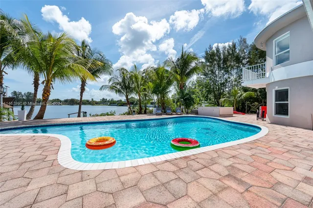 $25,000 | 2500 Northeast 199th Street, Miami, FL 33180