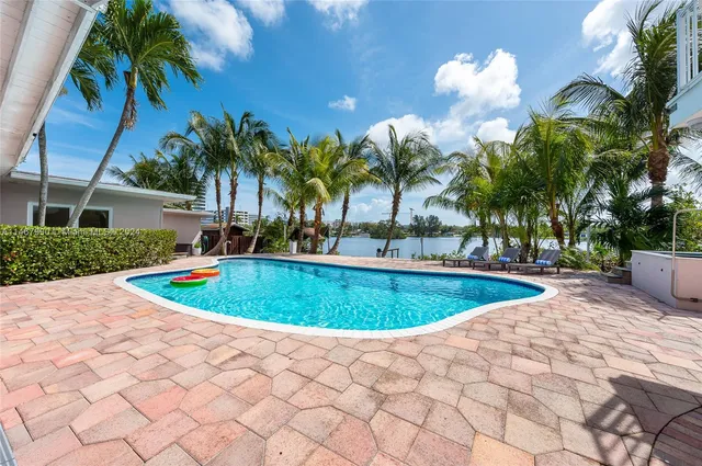 $25,000 | 2500 Northeast 199th Street, Miami, FL 33180