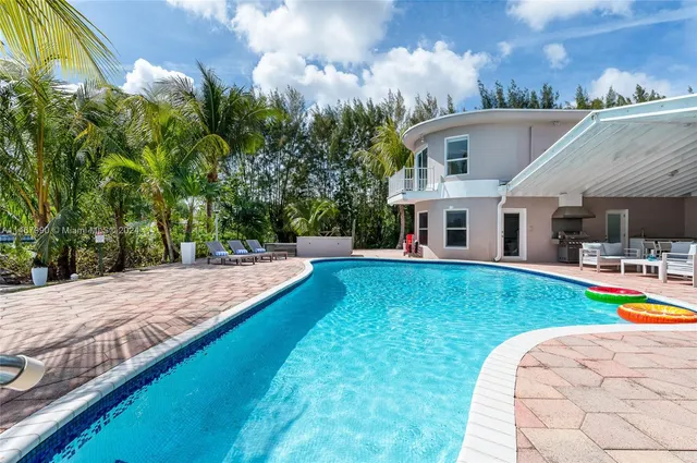 $25,000 | 2500 Northeast 199th Street, Miami, FL 33180