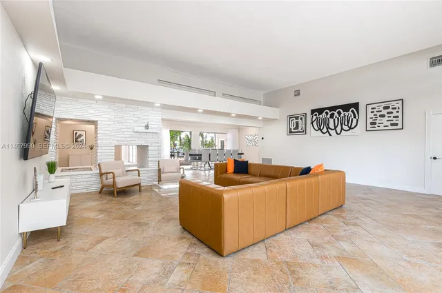 $25,000 | 2500 Northeast 199th Street, Miami, FL 33180