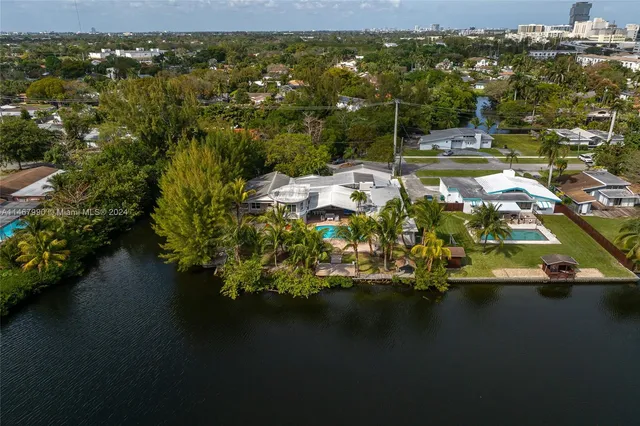 $25,000 | 2500 Northeast 199th Street, Miami, FL 33180