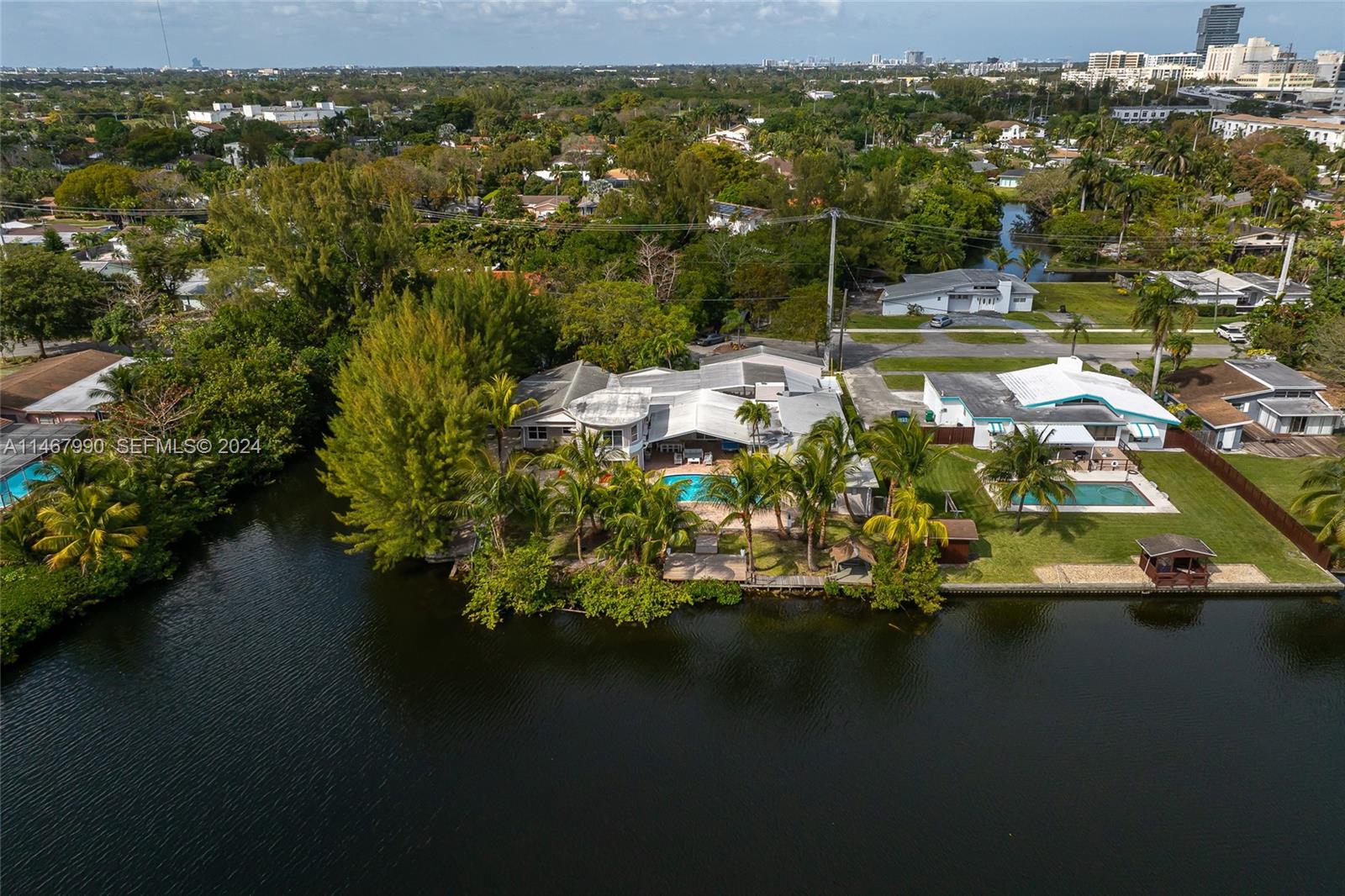 2500 Northeast 199th Street Miami, FL 33180 - Photo 68 of 72 a view of a lake with houses