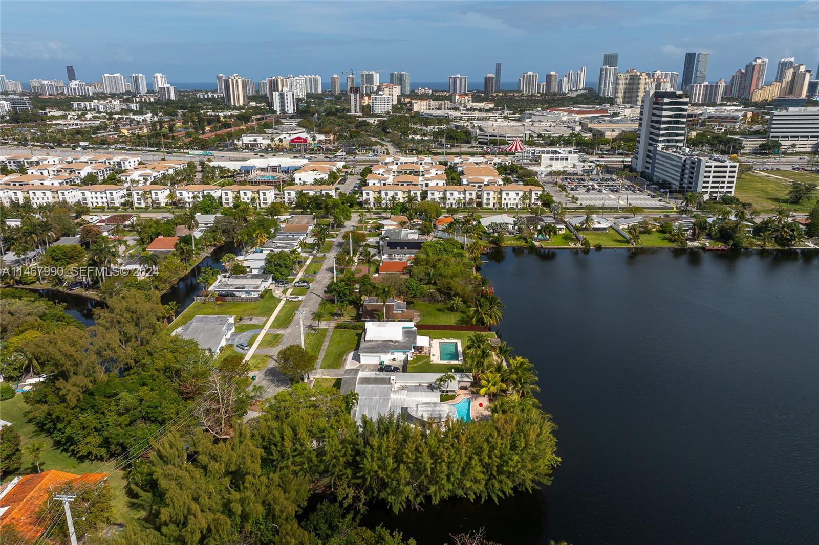 2500 Northeast 199th Street Miami, FL 33180 - Photo 69 of 72