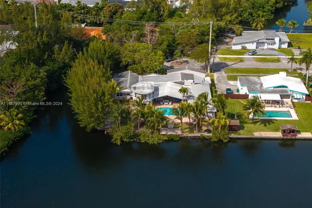 $25,000 | 2500 Northeast 199th Street, Miami, FL 33180