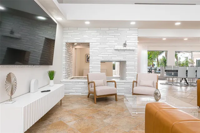 $25,000 | 2500 Northeast 199th Street, Miami, FL 33180