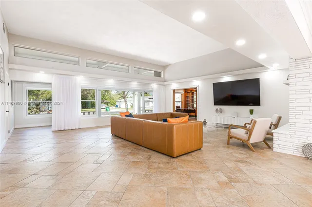 $25,000 | 2500 Northeast 199th Street, Miami, FL 33180