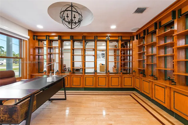 $25,000 | 2500 Northeast 199th Street, Miami, FL 33180