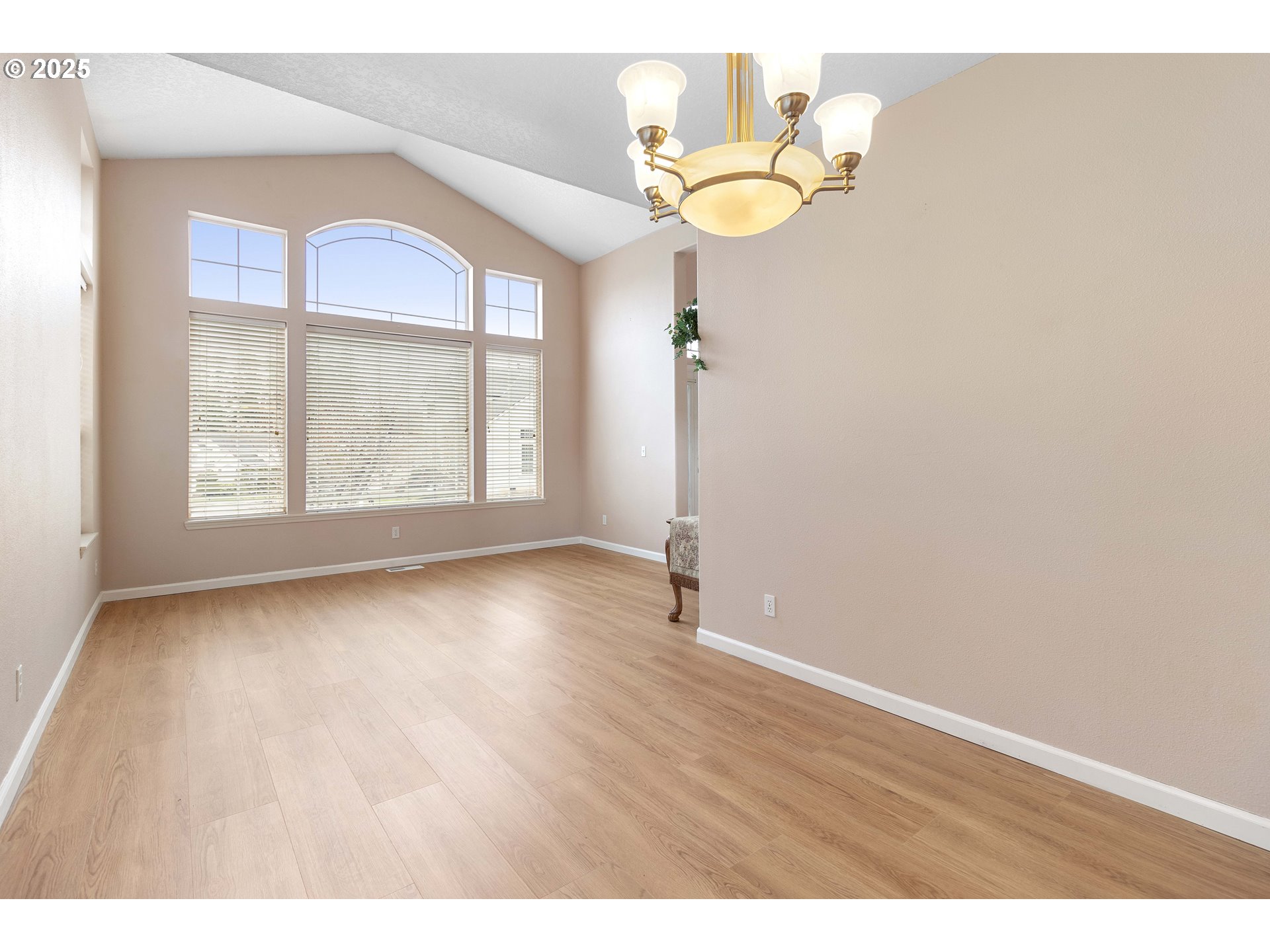 16590 Northwest Avondale Drive Beaverton, OR 97006 - Photo 13 of 48