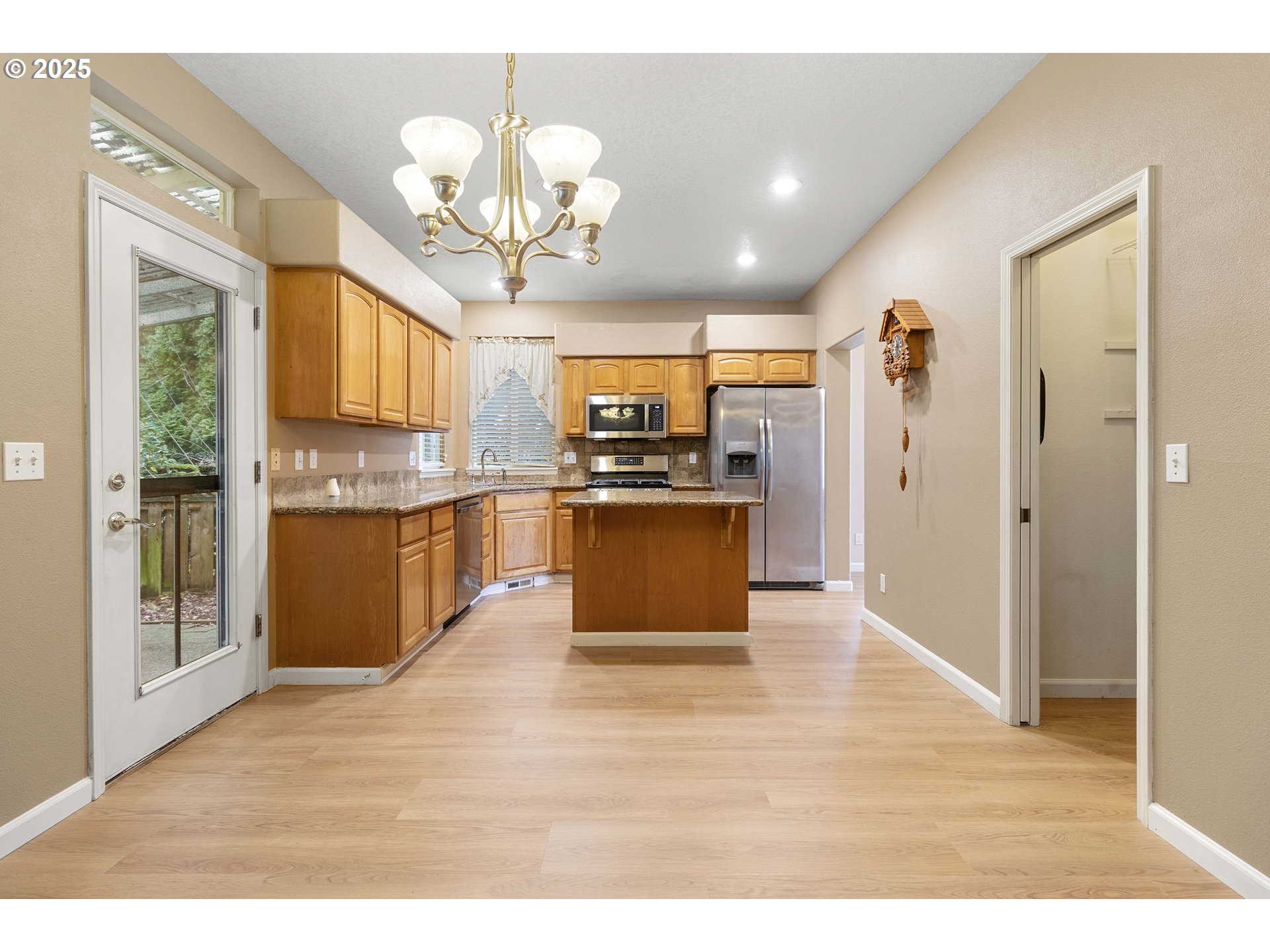 16590 Northwest Avondale Drive Beaverton, OR 97006 - Photo 17 of 48