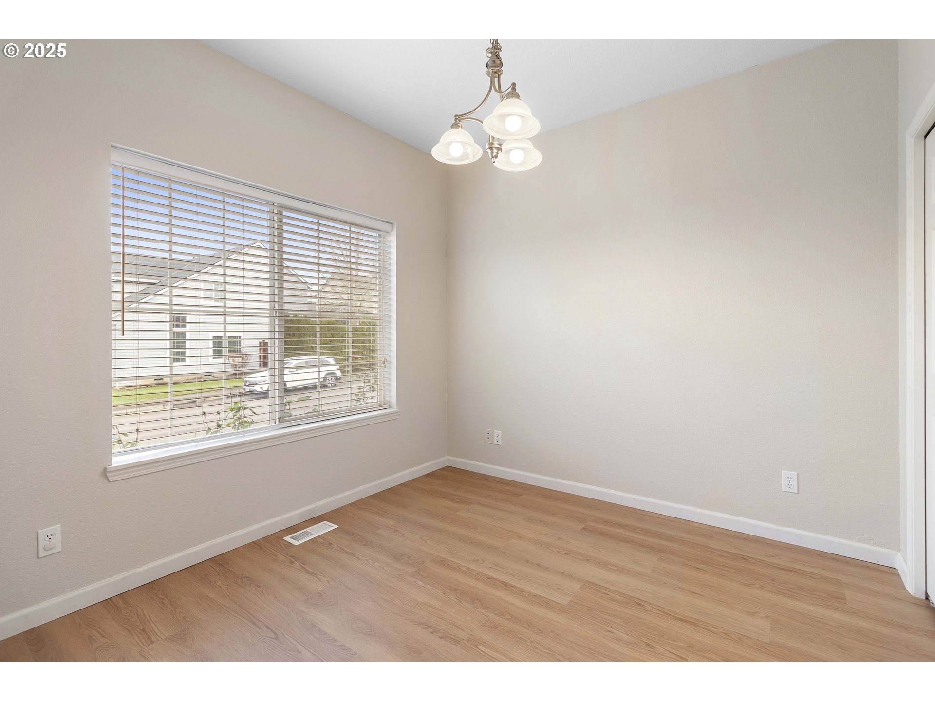 16590 Northwest Avondale Drive Beaverton, OR 97006 - Photo 7 of 48