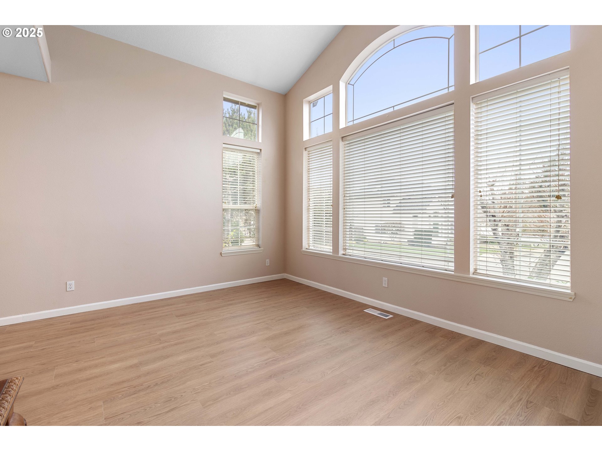 16590 Northwest Avondale Drive Beaverton, OR 97006 - Photo 9 of 48