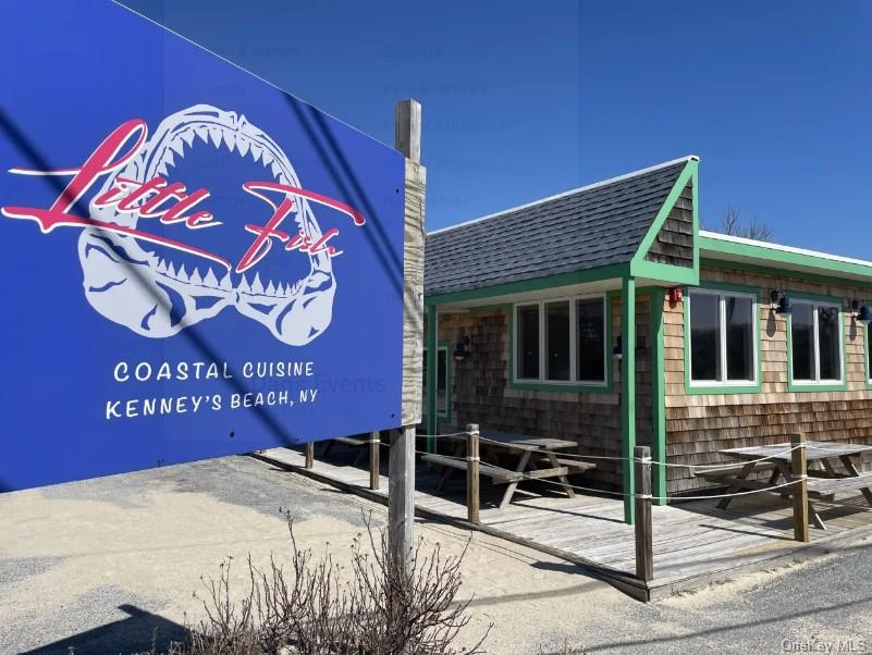 25 Lighthouse Road Southold, NY 11971 - Photo 46 of 50 Dining at the beach!