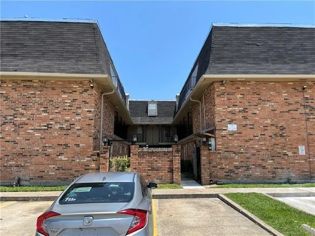 $1,250 | 3823 Ridgelake Drive, Unit 224, Metairie, LA 70002