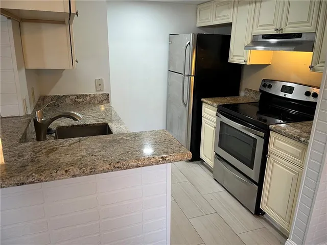 $1,250 | 3823 Ridgelake Drive, Unit 224, Metairie, LA 70002