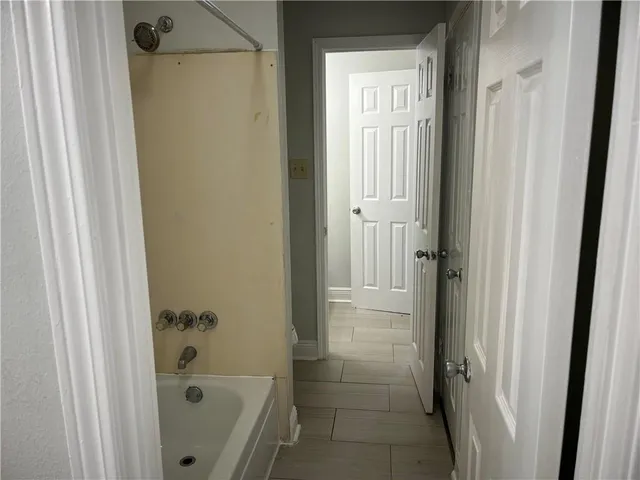 $1,250 | 3823 Ridgelake Drive, Unit 224, Metairie, LA 70002