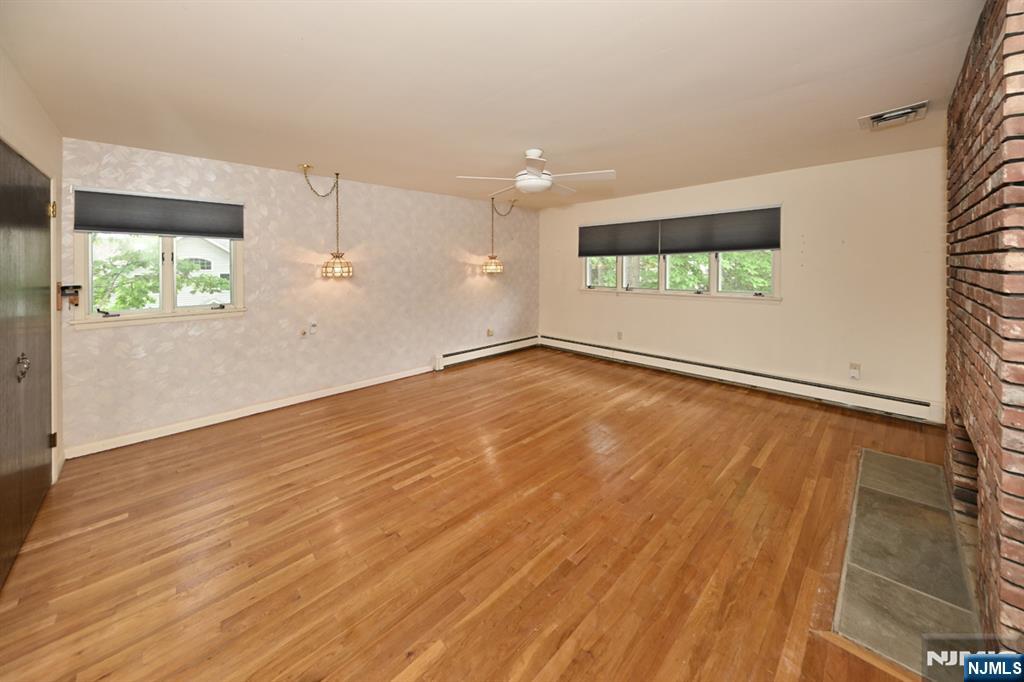 9 Lyncrest Drive Paramus, NJ 07652 - Photo 24 of 49