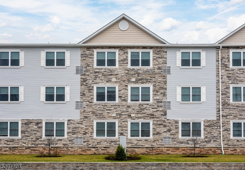 1025 Raritan Road, Unit 303 Clark, NJ 07066 - Photo 3 of 21