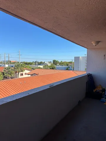 $2,100 | 6091 West 22nd Court, Unit 404, Hialeah, FL 33016