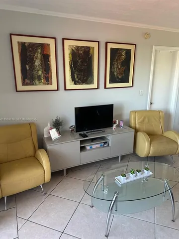 $2,250 | 6091 West 22nd Court, Unit 404, Hialeah, FL 33016