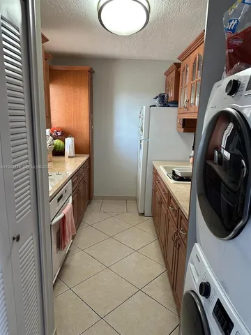 $2,250 | 6091 West 22nd Court, Unit 404, Hialeah, FL 33016