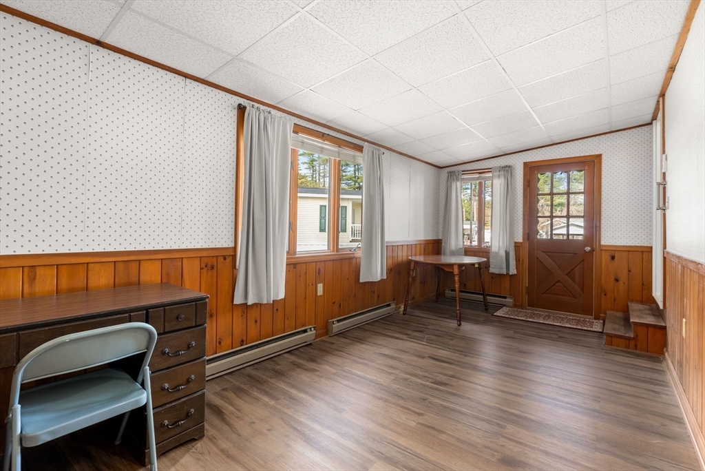 231 Park Circle Sturbridge, MA 01566 - Photo 24 of 32 a living room with furniture and a window