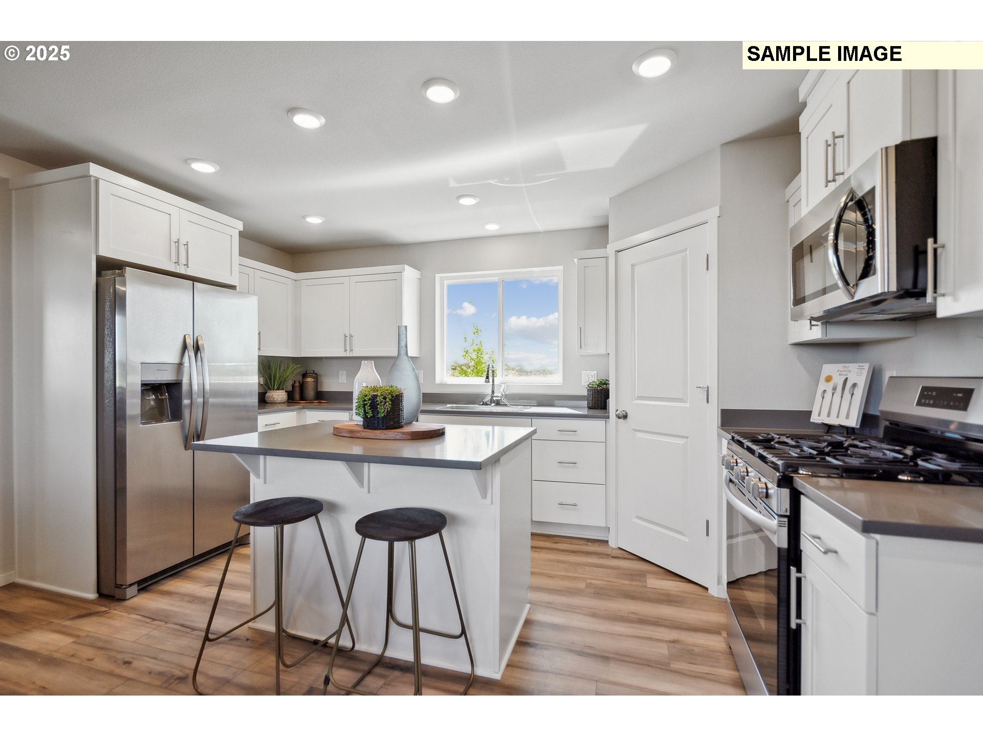 674 Merriott Lane Woodburn, OR 97071 - Photo 2 of 36