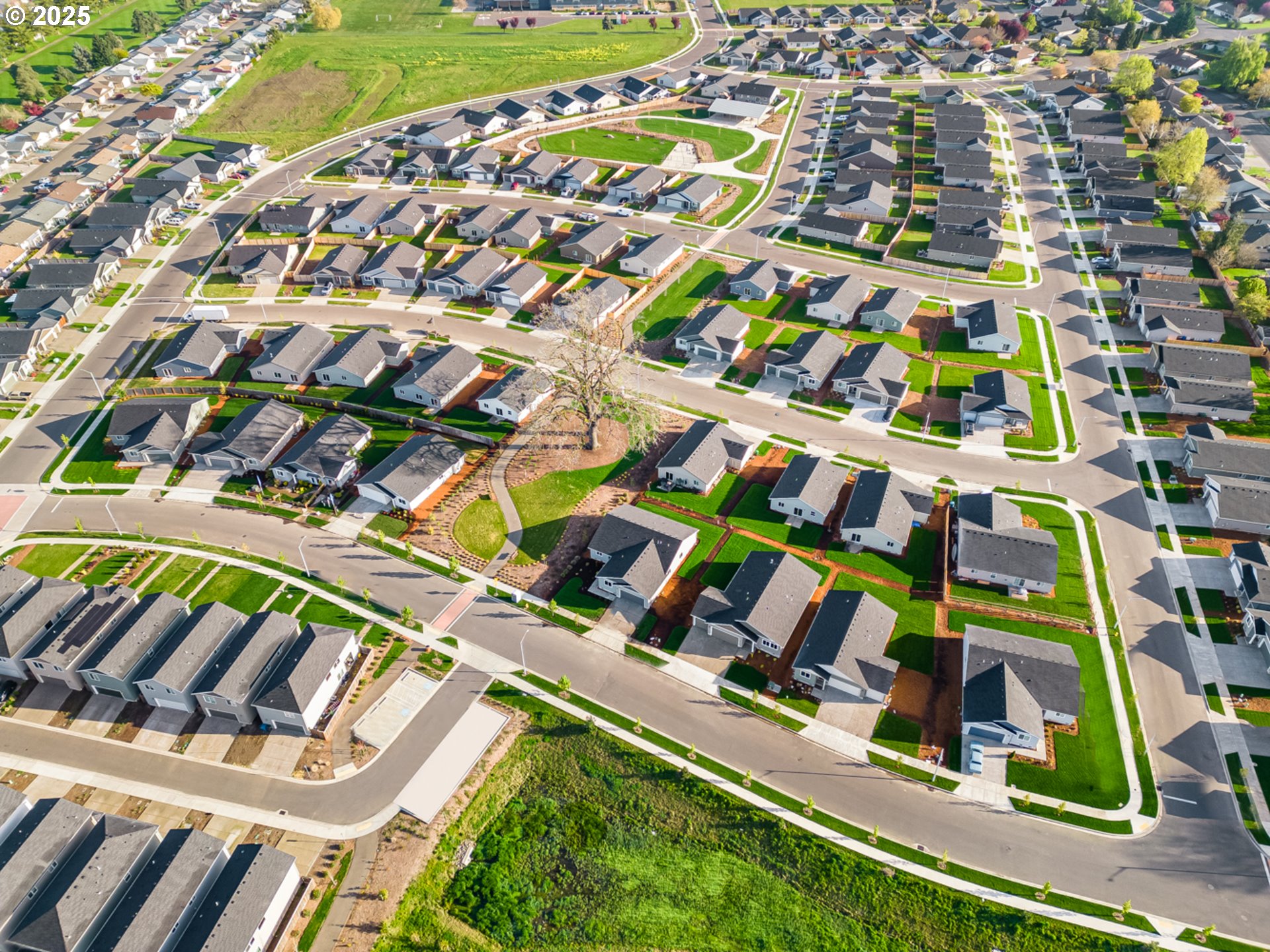 674 Merriott Lane Woodburn, OR 97071 - Photo 31 of 36