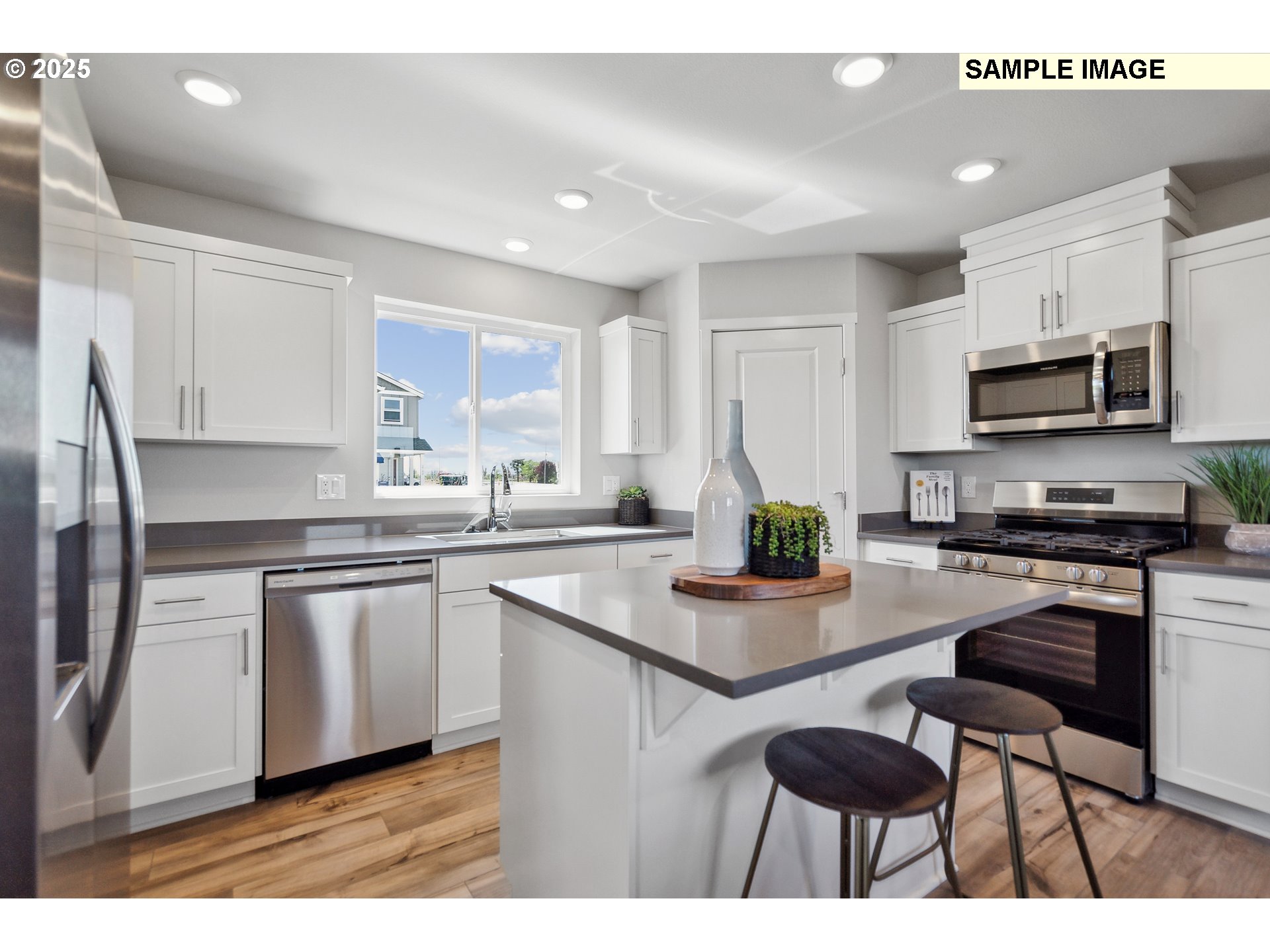 674 Merriott Lane Woodburn, OR 97071 - Photo 4 of 36