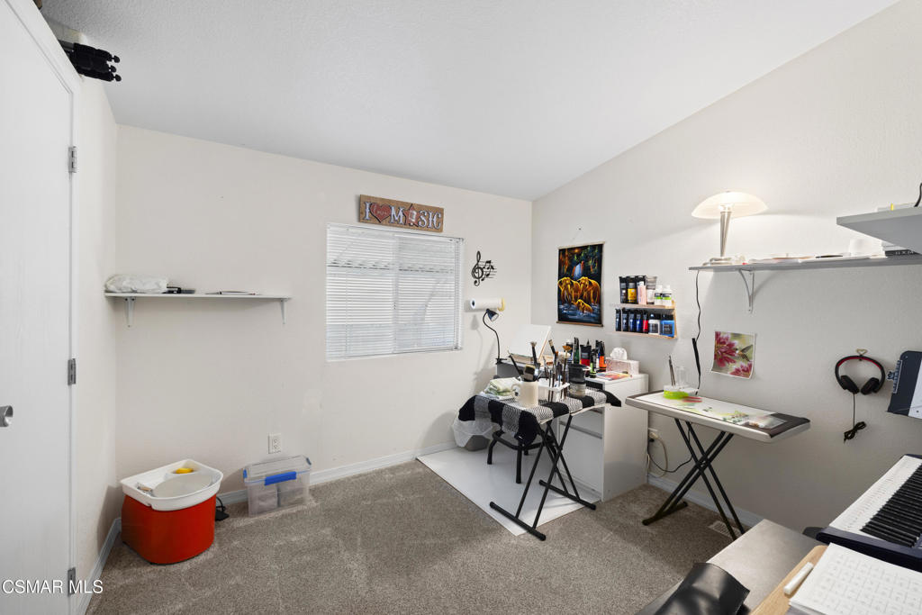 195 Tierra Rejada Road, Unit 52 Simi Valley, CA 93065 - Photo 20 of 34 a living room with furniture and a chair