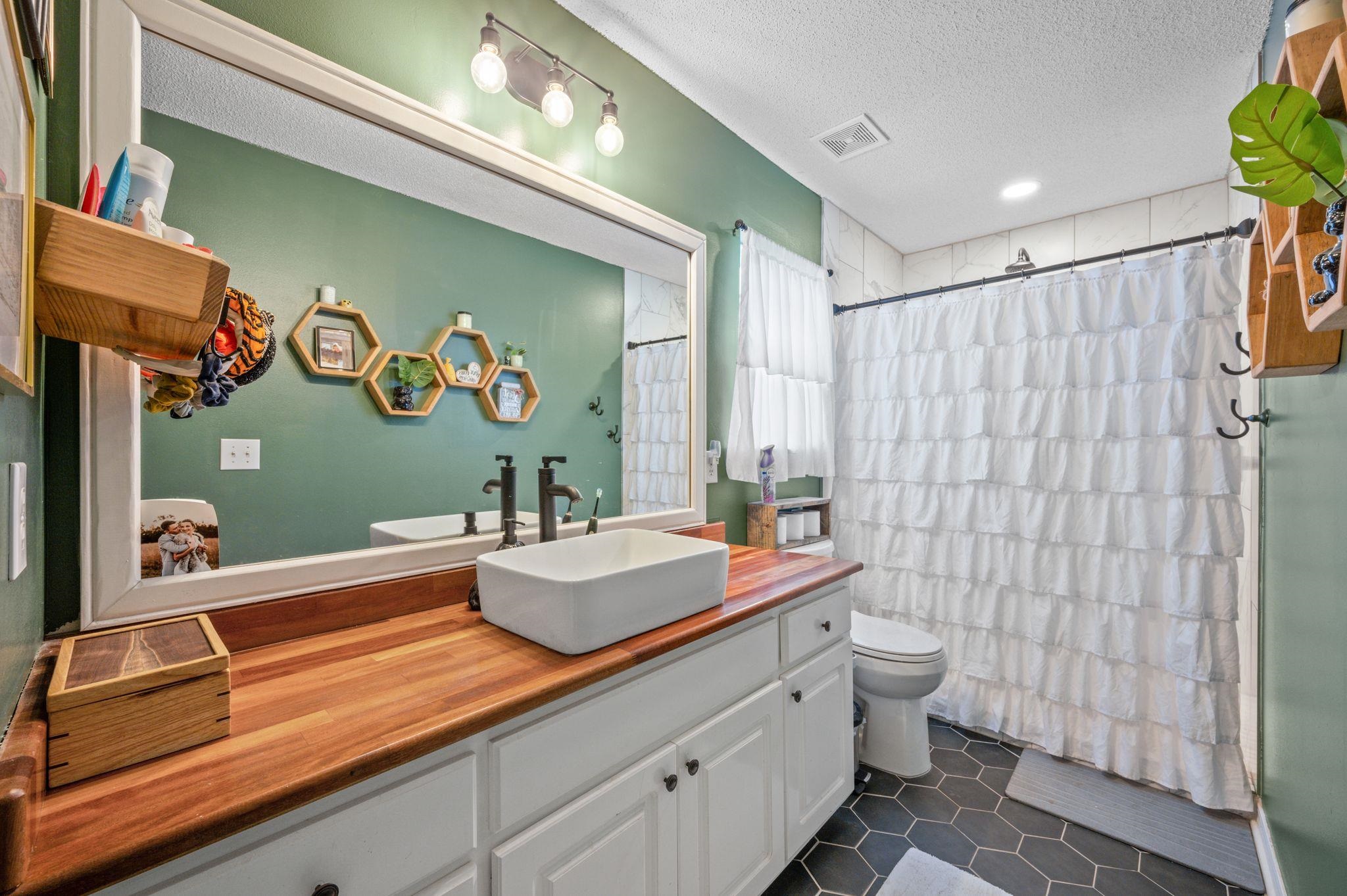 15747 Dogwood Road Bay Minette, AL 36507 - Photo 23 of 43 Bathroom