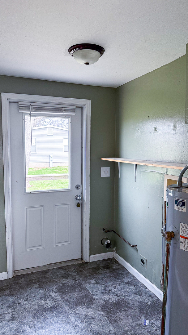 319 Missouri Street Atwood, IL 61913 - Photo 3 of 22 a view of room with window