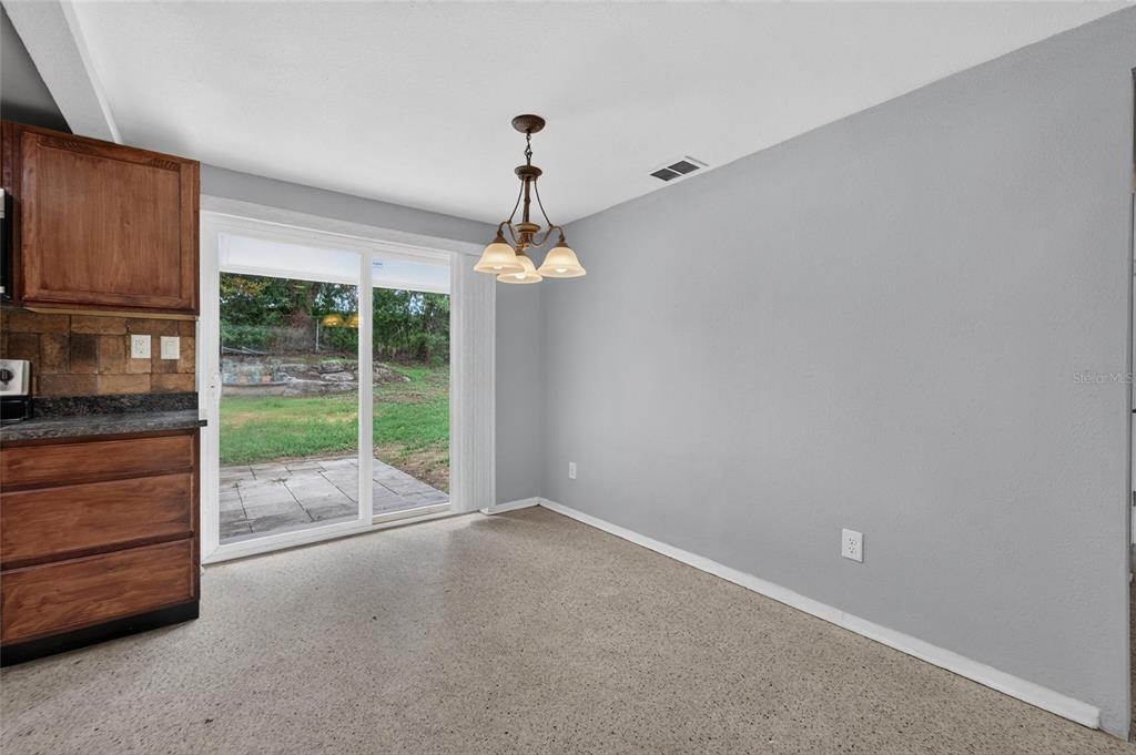 506 Shamrock Road Brandon, FL 33511 - Photo 10 of 51 Gallery Image 10
