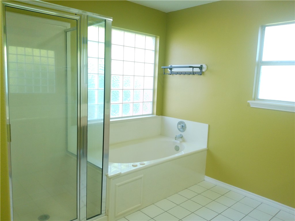 5405 Knights Circle Corpus Christi, TX 78413 - Photo 11 of 18 a bathroom with a bathtub