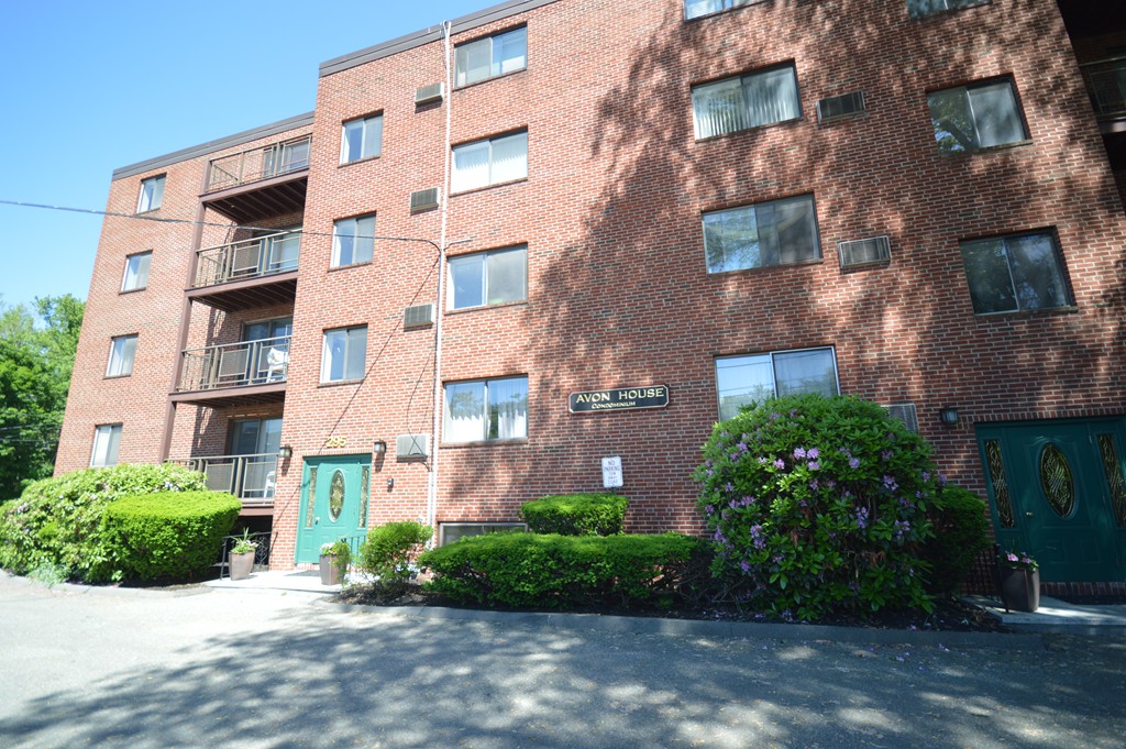 295 Main Street, Unit 9 Reading, MA 01867 - Photo 1 of 9 Gallery Image 1