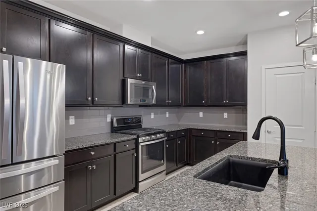 $2,715 | 9220 Ellington Hill Lane, Las Vegas, NV 89148