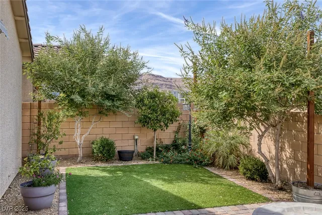 $2,715 | 9220 Ellington Hill Lane, Las Vegas, NV 89148