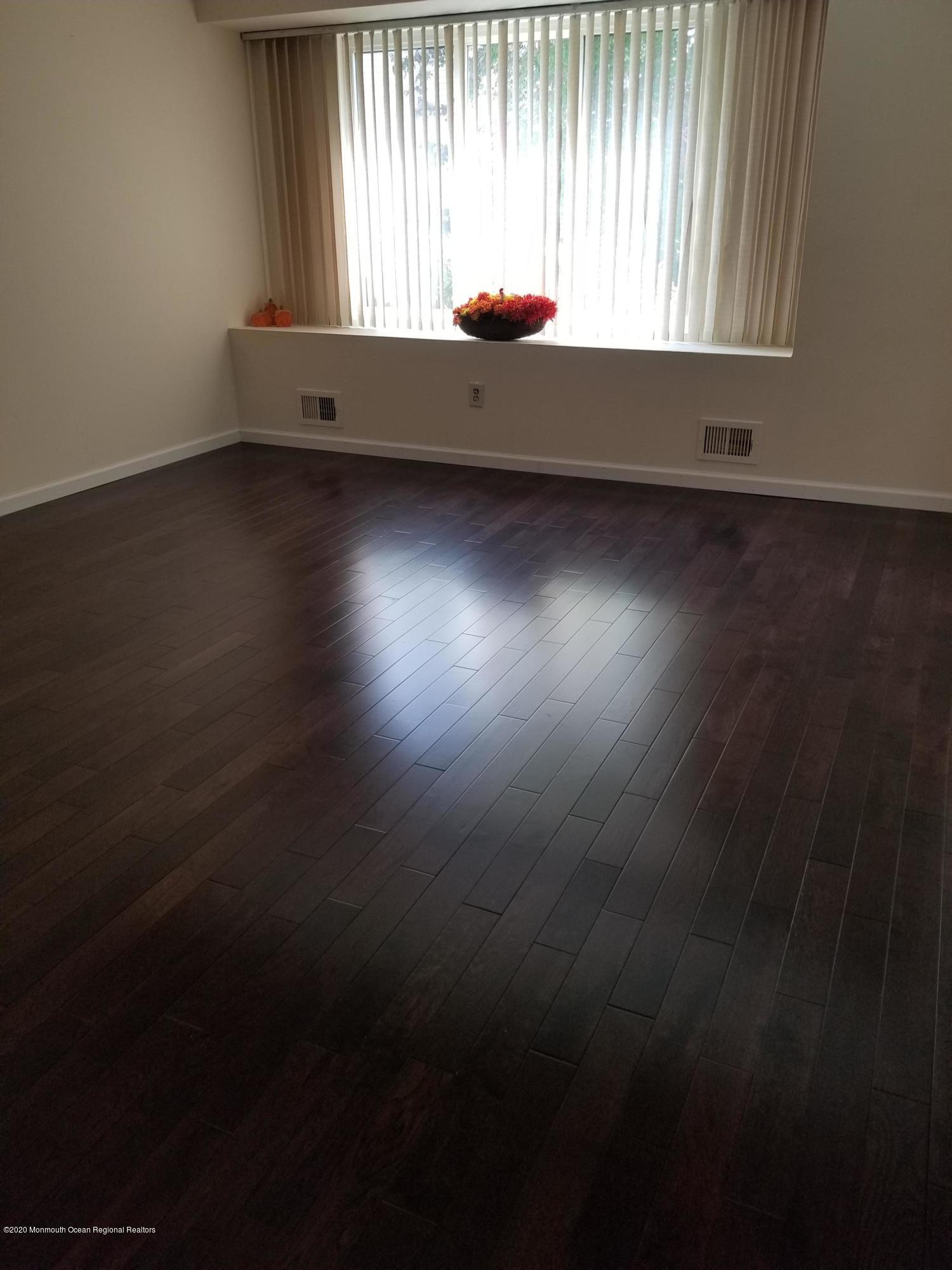 415 Middlewood Road Middletown, NJ 07748 - Photo 4 of 13 415 Living Room Window