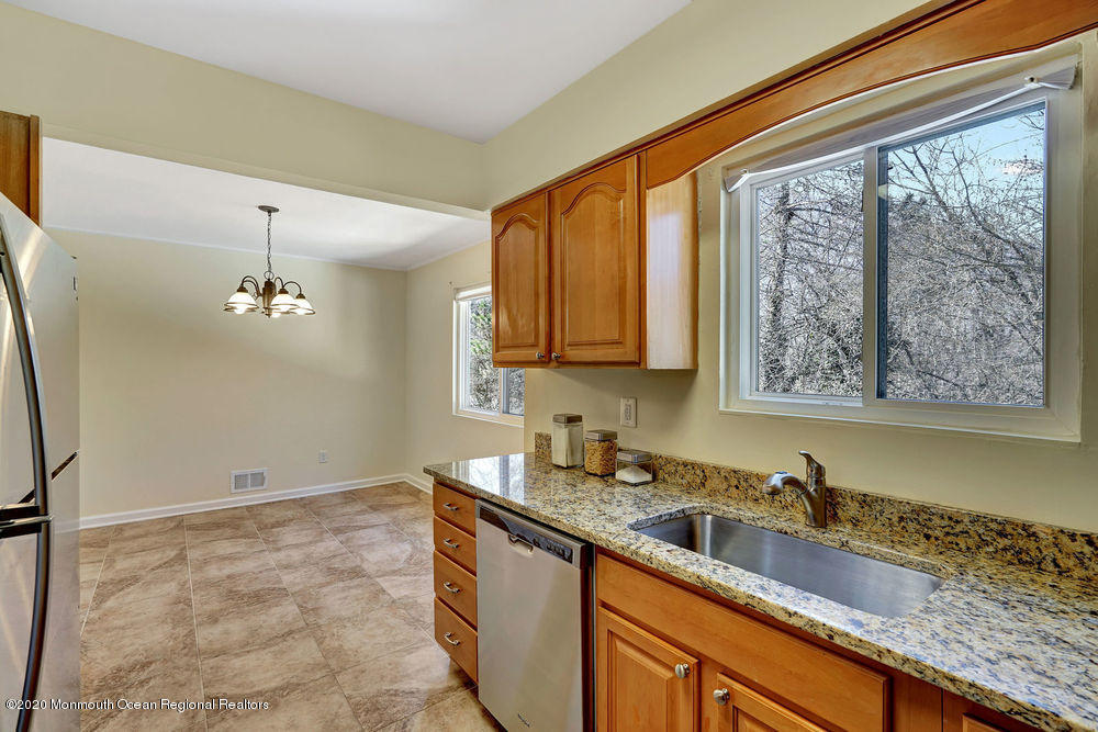 415 Middlewood Road Middletown, NJ 07748 - Photo 6 of 13 Kitchen