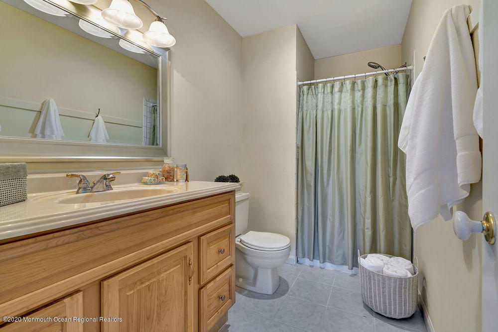 415 Middlewood Road Middletown, NJ 07748 - Photo 9 of 13 Master Bath