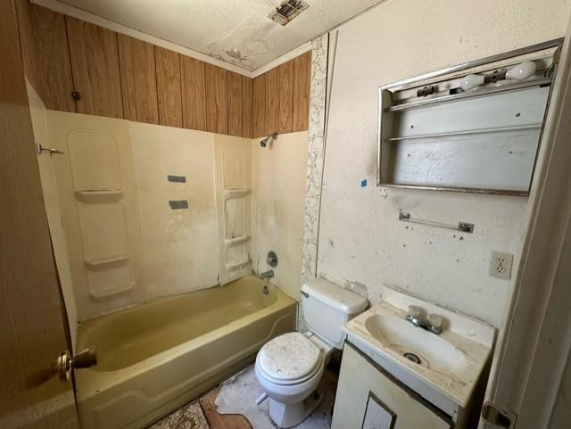 611 South Ruddell Street Denton, TX 76205 - Photo 14 of 18 a bathroom with a sink a toilet and shower