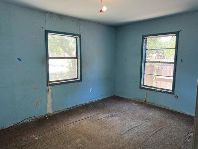 611 South Ruddell Street Denton, TX 76205 - Photo 5 of 18 an empty room with a window