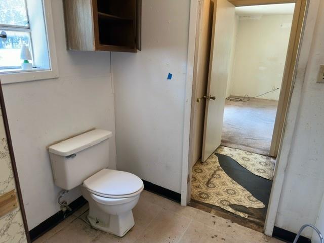 611 South Ruddell Street Denton, TX 76205 - Photo 6 of 18 a bathroom with a toilet and a shower