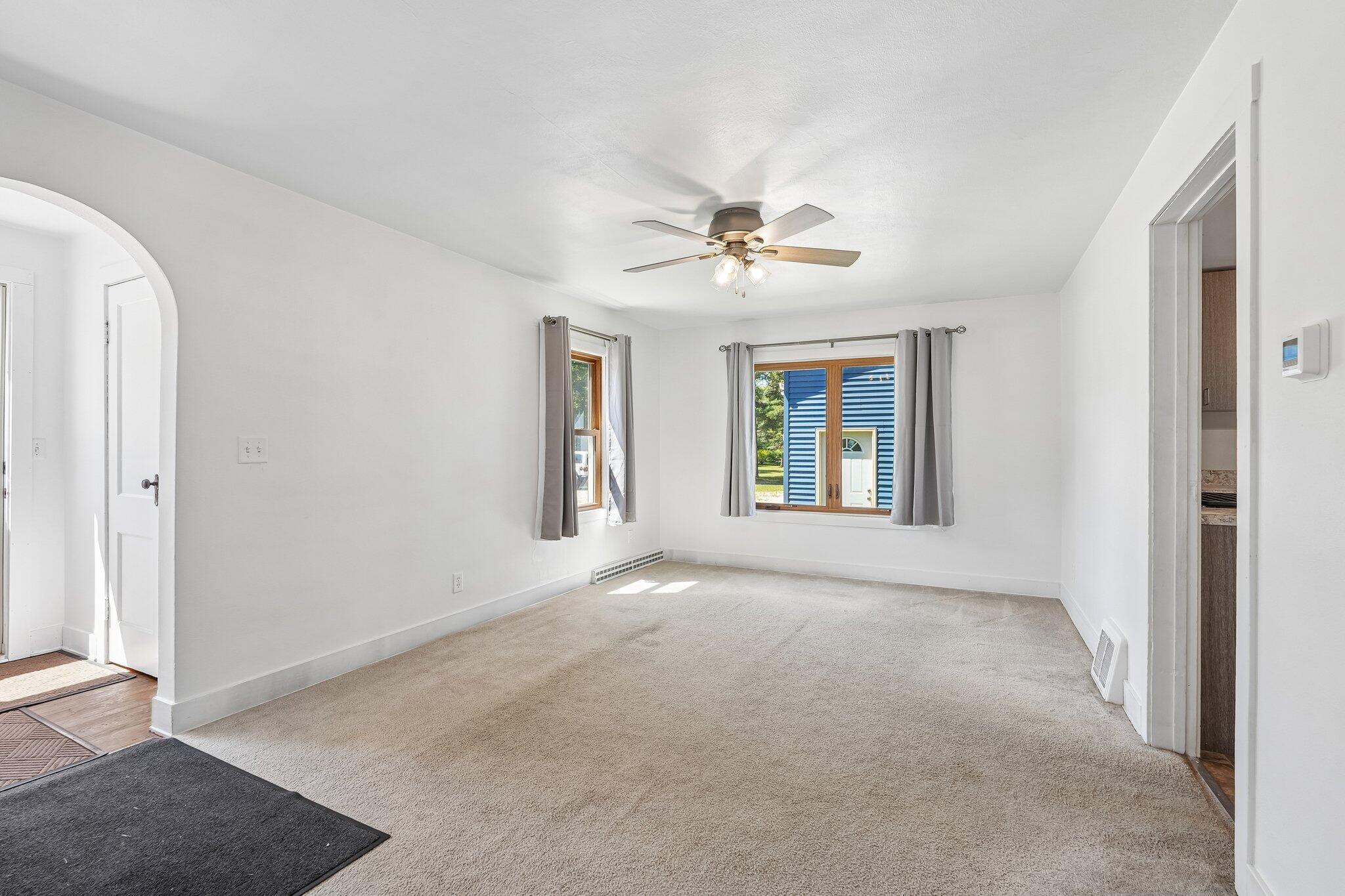 9207 39th Avenue Pleasant Prairie, WI 53142 - Photo 20 of 48 Living room