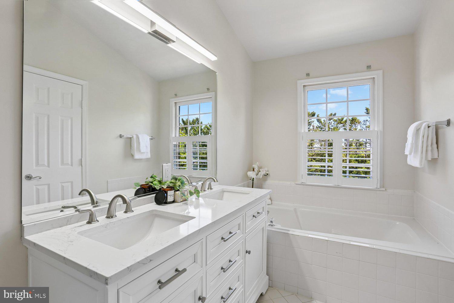 536 Tschiffely Square Road Gaithersburg, MD 20878 - Photo 27 of 43 Primary bath w/ soaking tub