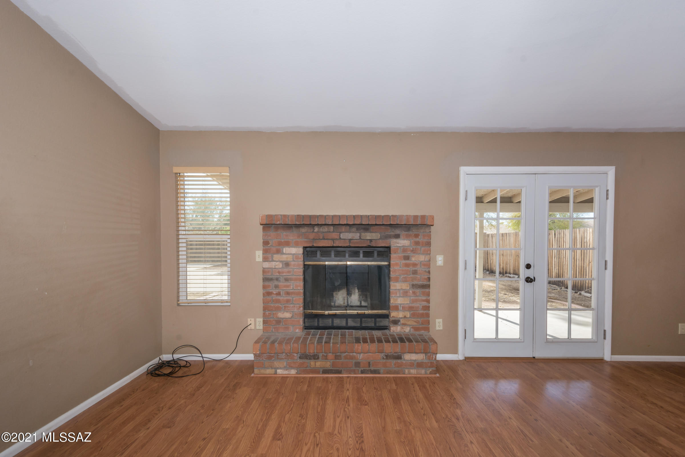 2631 West Firebrook Road Tucson, AZ 85741 - Photo 13 of 17 a view of an empty room with glass door and wooden floor